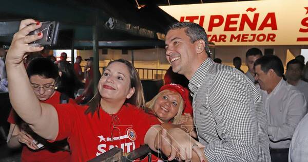 La Nación / Todas las encuestas favorecen a Santiago Peña