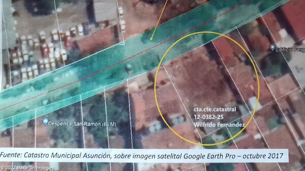 Controversia por edificio erigido en torno a la franja del ferrocarril