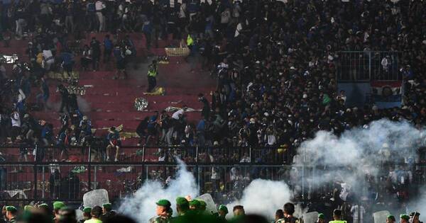La Nación / Indonesia: investigan actuación policial por la peor tragedia del fútbol