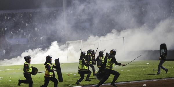 Diario HOY | Indonesia suspende a 9 policías y “hará pagar a los culpables” de la estampida mortal
