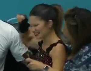 (VIDEO)¡Emoción a flor de piel tras conseguir el oro en patinaje artístico!