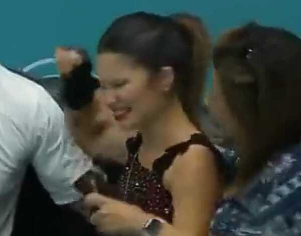 (VIDEO)¡Emoción a flor de piel tras conseguir el oro en patinaje artístico!