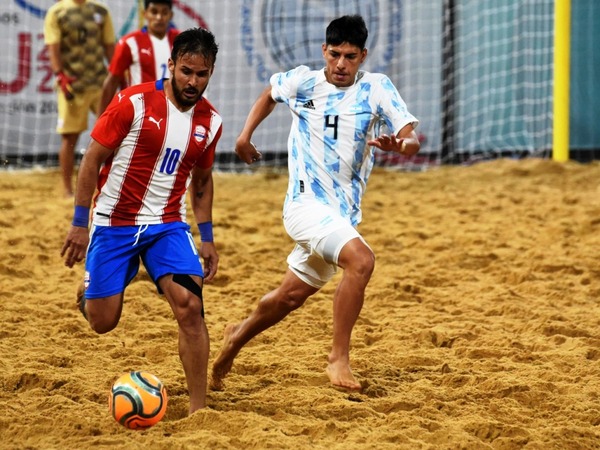 Los Pynandi arropados por el público arrasan en Fútbol Playa en ASU 2022 •