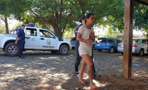 Mujer detenida por asalto, e incautaron un cuchillo de su poder