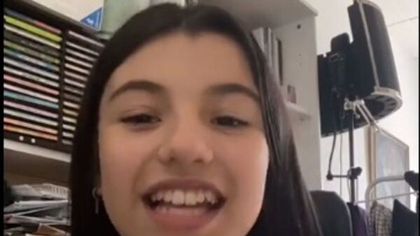 Sarah pidió apoyo de paraguayos en final de La Voz Kids Francia