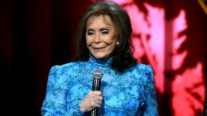 Muere Loretta Lynn, reina de la música country y ganadora del Grammy, a los 90 años