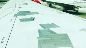 Diario HOY | Se viraliza la foto del ala de un avión recubierta con cinta adhesiva