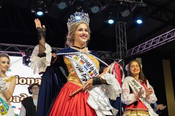 Bella representante de Suiza es reina de la Fiesta Nacional de las Colectividades - Nacionales - ABC Color