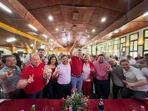Gran concurrencia en cada gira de Santiago Peña por Itapúa