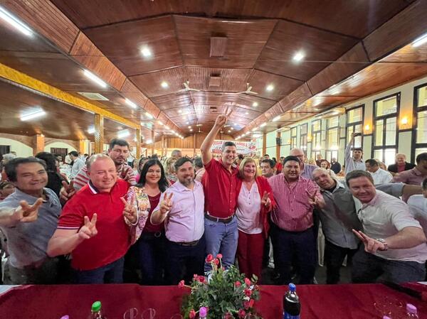 Gran concurrencia en cada gira de Santiago Peña por Itapúa