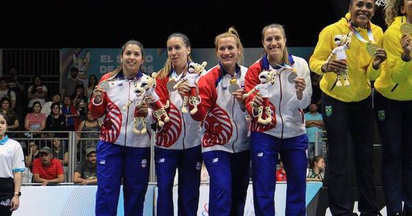 La Nación / ASU 2022: las ‘kuña mbarete’ debutaron en Baloncesto 3x3 y se alzaron con medalla de plata