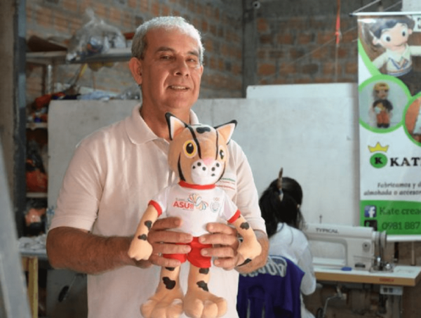 Familia yaguaronina, detrás de los peluches de Tirika: "Llegamos a hacer 200 en dos días" · Radio Monumental 1080 AM