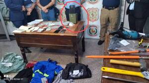 Crónica / Chilenos usaban armas electrónicas mbarete para dar sus golpes: cayeron cuatro