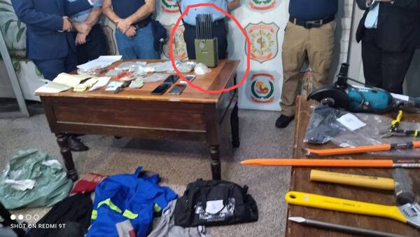 Crónica / Chilenos usaban armas electrónicas mbarete para dar sus golpes: cayeron cuatro