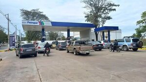 Baja de combustible: camioneros se alían con operadores e insisten en subsidio estatal - Economía - ABC Color