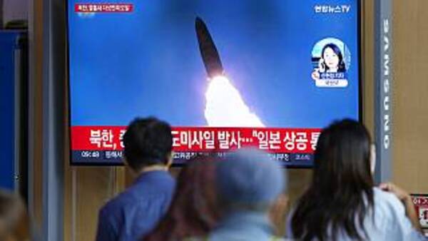 Un misil de Corea del Norte sobrevuela Japón provocando el pánico | 1000 Noticias