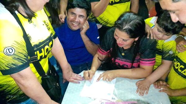 Presidenta se casó en medio de festejos por título de su club