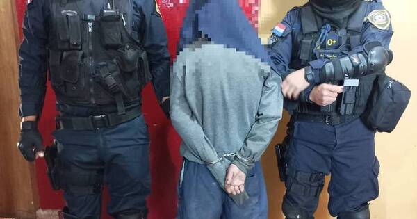 La Nación / Limpiavidrios atacó con un puñal a un policía