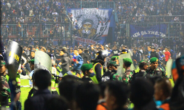 Diario HOY | Suben a 131 los muertos por la tragedia en un estadio de fútbol en Indonesia