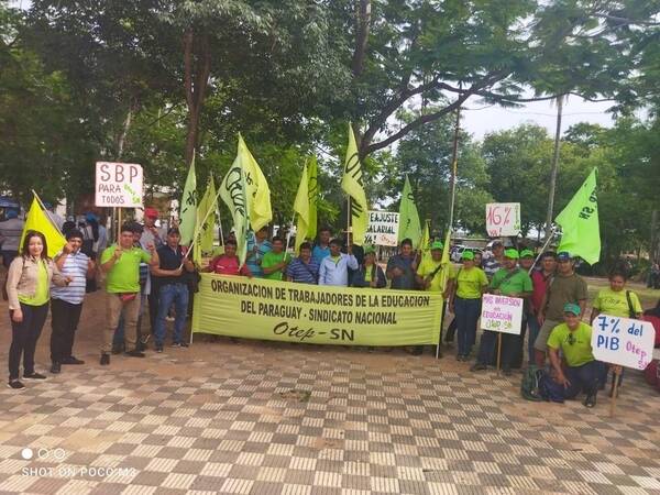 Diario HOY | Docentes se movilizan en el microcentro: piden centralizar presupuesto