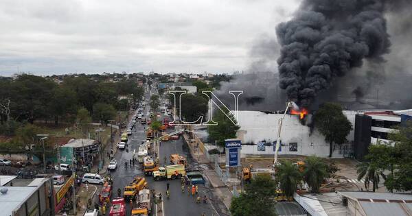 La Nación / Incendio de TSJE: analista cuestiona incidente de dirigente liberal y silencio de Abdo