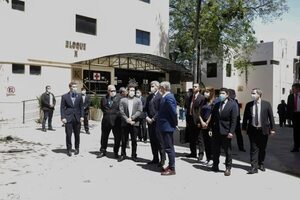 Mario Abdo visita sede del TSJE para observar los daños - Política - ABC Color