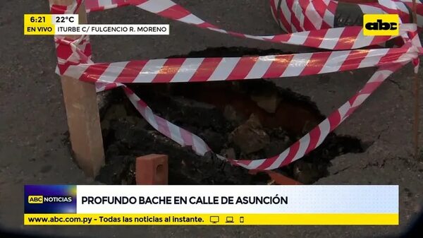 Profundo bache en calle de Asunción - ABC Noticias - ABC Color