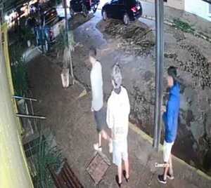 No quisieron pagar entrada en discoteca e hirieron a vecino para trepar su muralla