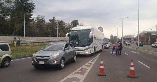 La Nación / Reportan congestión en el tránsito por cierre de la Costanera de Asunción