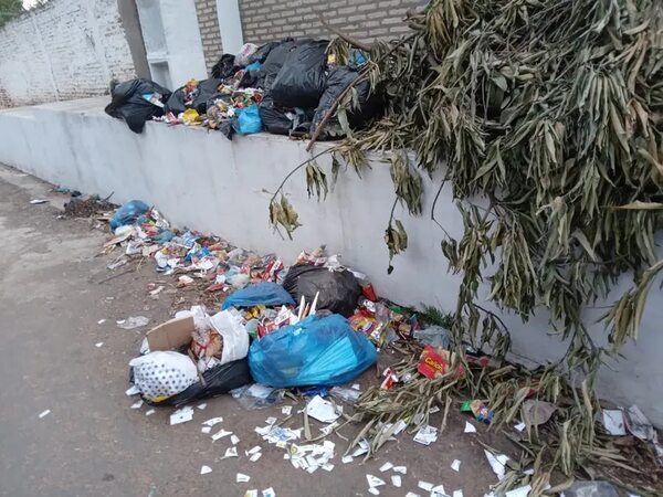 Basural frente a colegio - Crónicas Ciudadanas - ABC Color