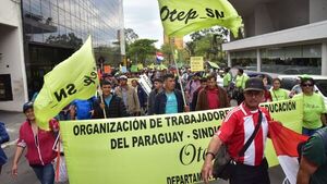 Docentes piden mayor inversión en educación y 16% de aumento 
