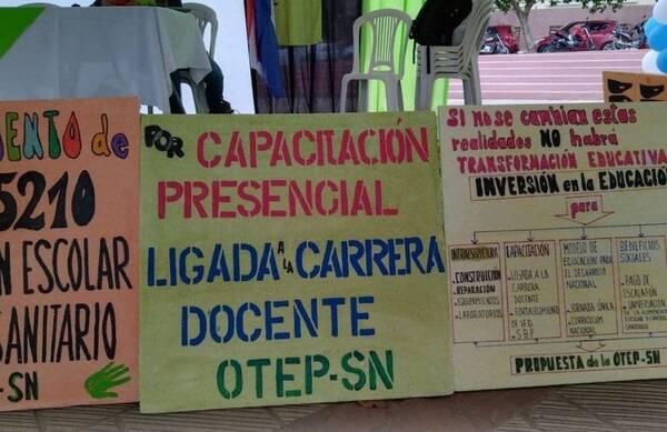 Docentes se movilizan para reclamar mayor presupuesto para educación