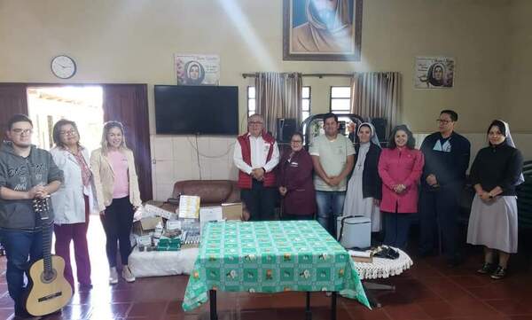 Asisten a abuelitos de Hogar San Agustín