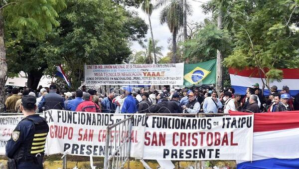 Abdo vetó totalmente ley de compensación económica de más de US$ 900 millones para exobreros de Itaipú – Diario TNPRESS