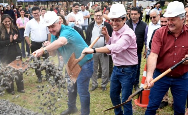 Palada inicial para construcción del polideportivo