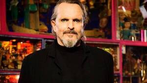 Crónica / Miguel Bosé deberá ser operado de urgencia