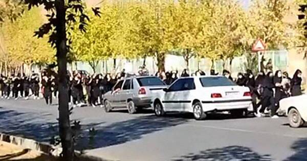 La Nación / Estudiantes iraníes desafían a la represión con protestas