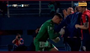 (VIDEO) Jean Fernandes “tongueó” a Chiqui Arce