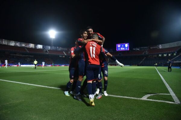 Cerro Porteño celebra "a lo Ciclón" y mantiene la punta