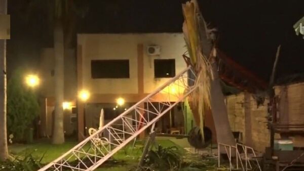 Antena cae sobre vivienda y un vacunatorio tras temporal 