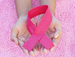 El cáncer de mama en hombres y mujeres es igual de grave y los tratamientos son los mismos · Radio Monumental 1080 AM