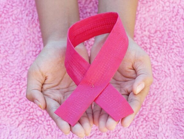 El cáncer de mama en hombres y mujeres es igual de grave y los tratamientos son los mismos · Radio Monumental 1080 AM