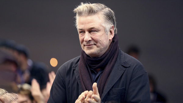 Diario HOY | Alec Baldwin anuncia acuerdo con la familia de la mujer muerta en el set