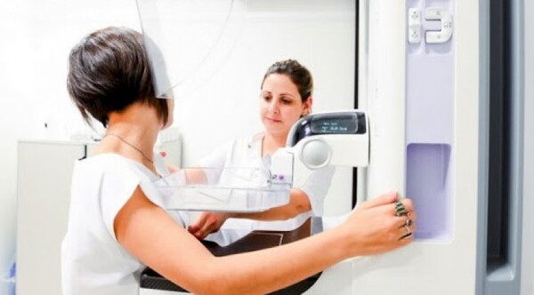 Diario HOY | Mujeres tienen dos días libres al año para hacerse mamografía y papanicolau