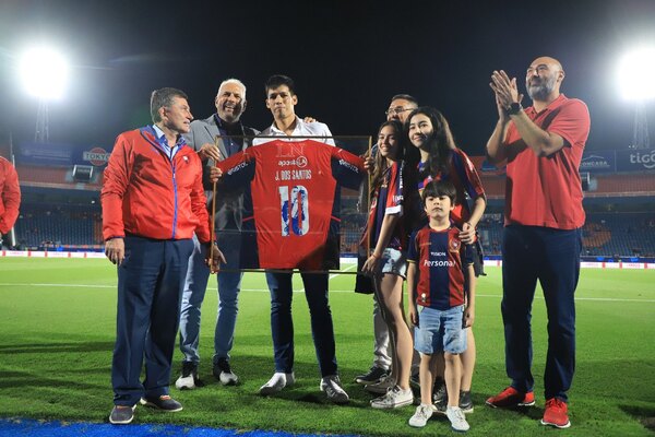 La emotiva despedida de Julio Dos Santos en La Nueva Olla