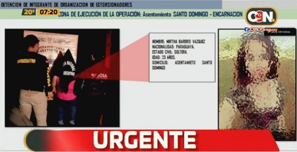 Detienen a sospechosa de participar en esquema de extorsión