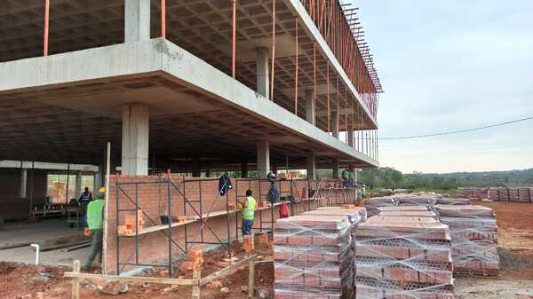 El Gran Hospital del Sur va tomando forma con el avance de labores en diferentes frentes - .::Agencia IP::.