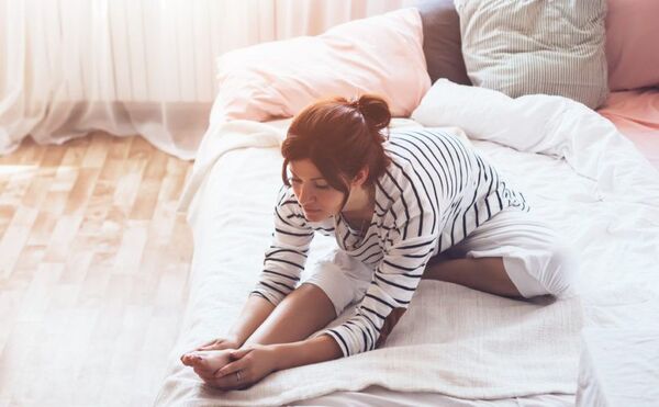 Yoga matutino para iniciar el día cargada de energía