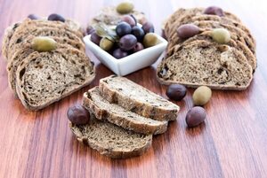 Horneá tus propios pancitos con aceitunas y orégano - Gastronomía - ABC Color