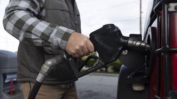 Nueva suba en combustibles "no se puede atajar", afirma viceministro